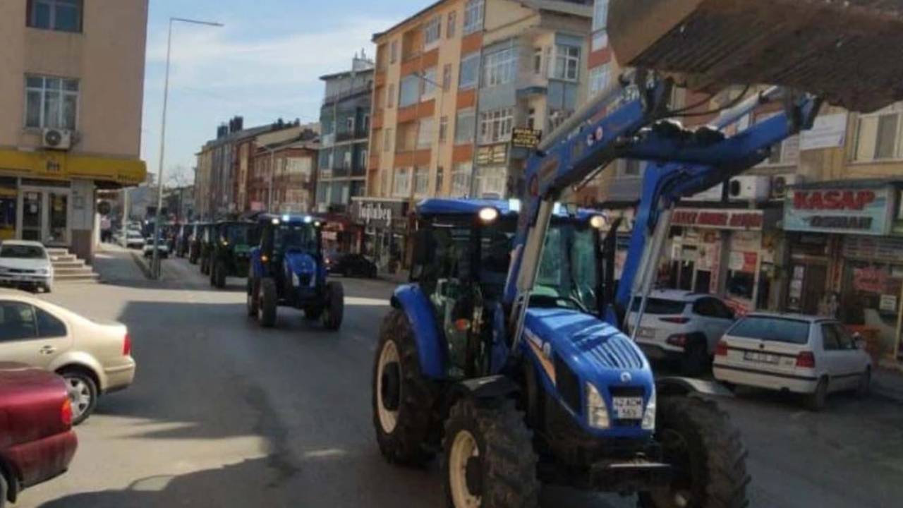 ÇİFTÇİLERDEN TRAKTÖRLÜ PROTESTO